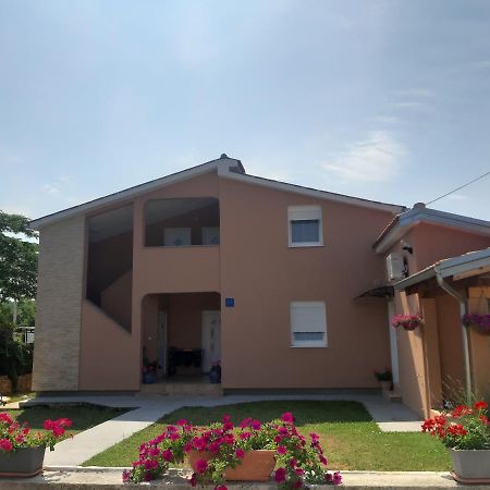 Apartments Dora Poreč Exteriör bild