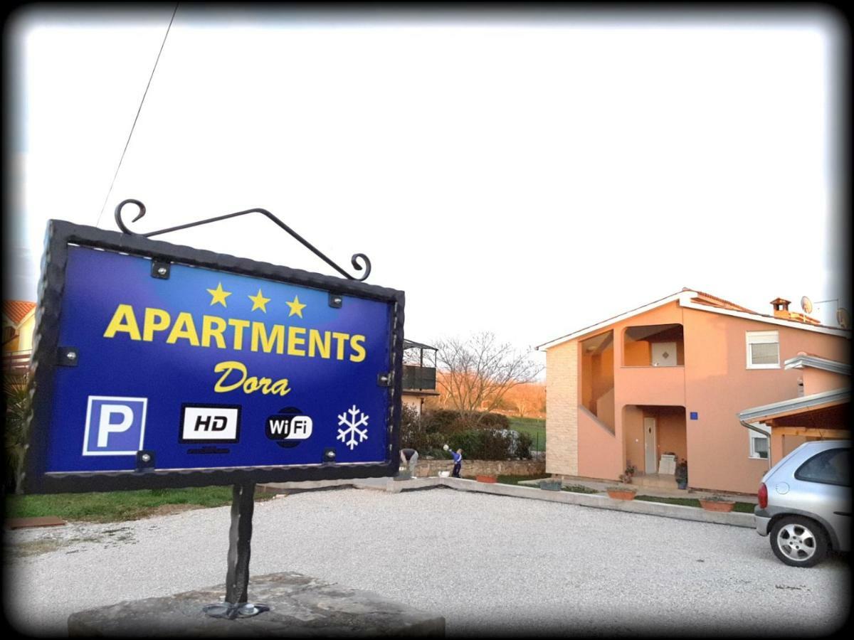 Apartments Dora Poreč Exteriör bild